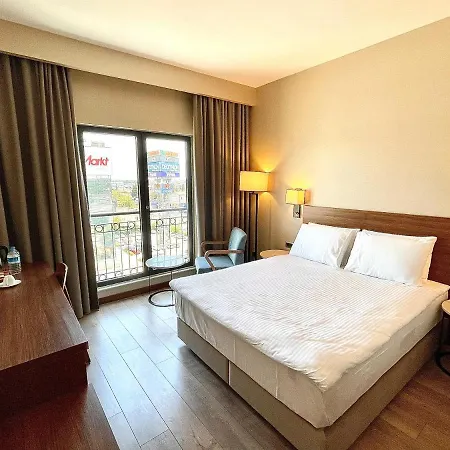 Tuerkmen Riverside Hotel 4*