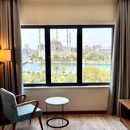 Hotel Tuerkmen Riverside