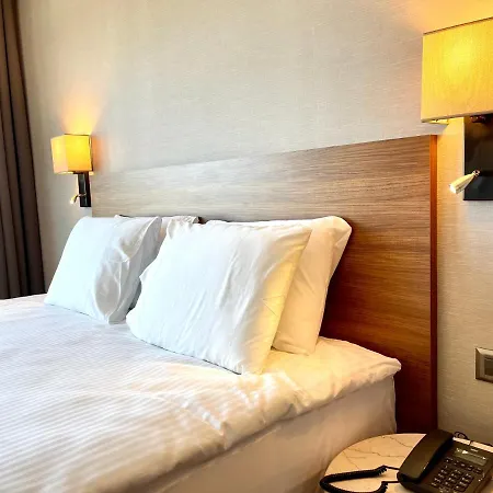 Tuerkmen Riverside Hotel