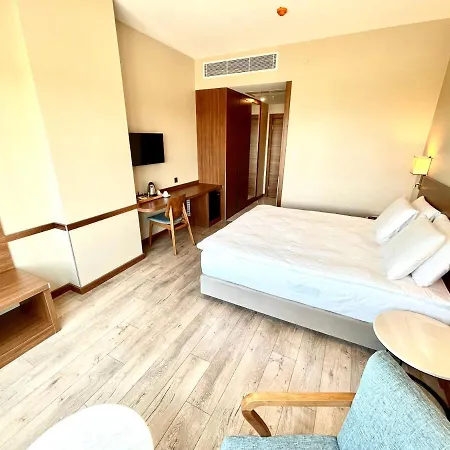 Tuerkmen Riverside Hotel